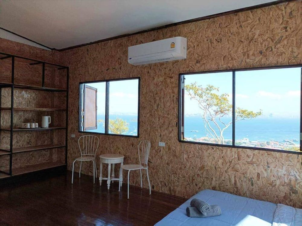 Parinya Hill Homestay & Cafe Koh Larn Family Room, Sea View 4