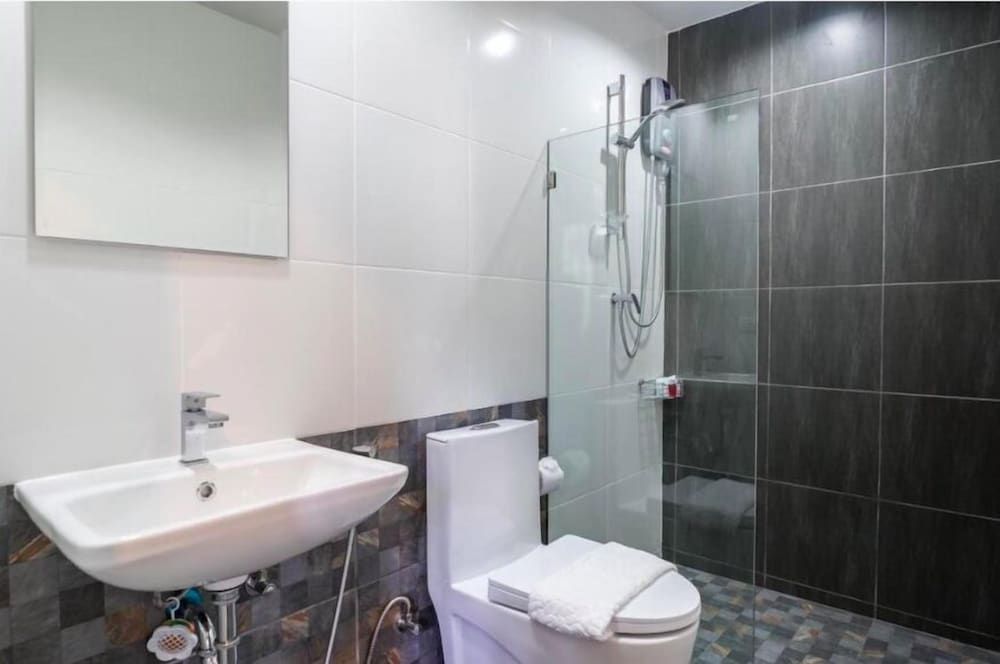 PP Grand Kamala Hotel Standard Twin Room 4