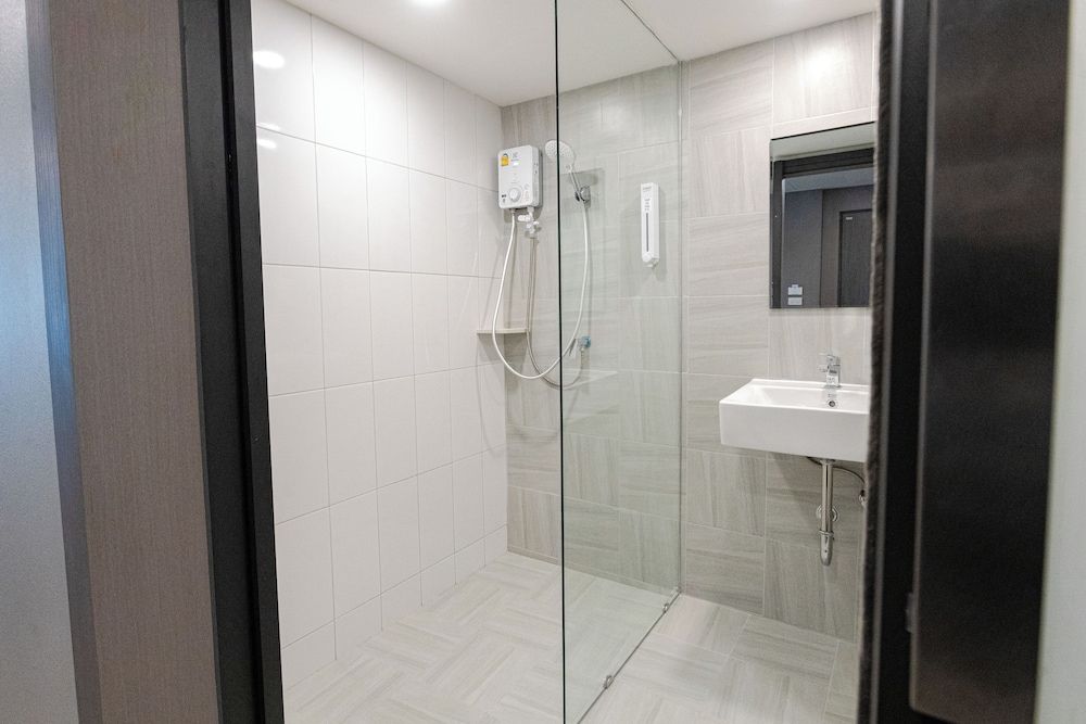 One Budget Hotel Tak Maesot Family Quadruple Room 6