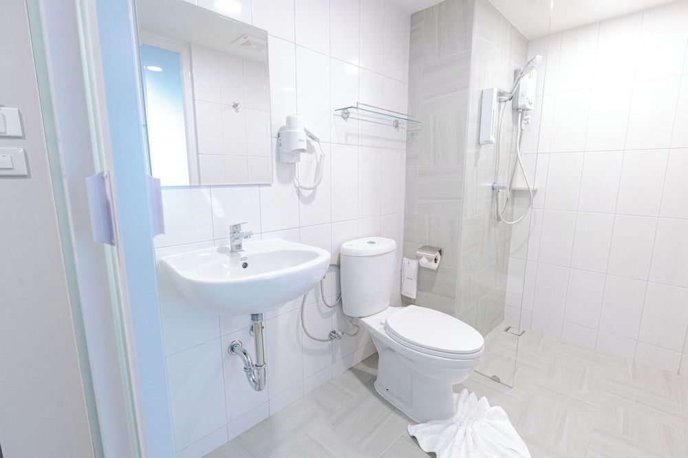 One Budget Hotel Tak Maesot Superior Twin Room 5