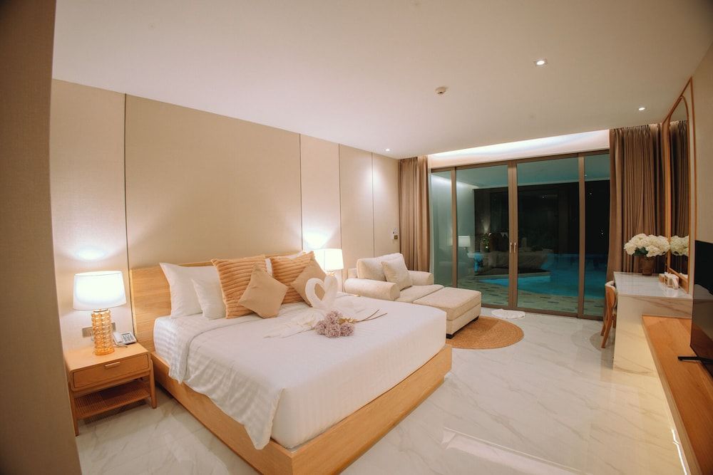 Luxtalay Khanom Hotel Pool Access Room