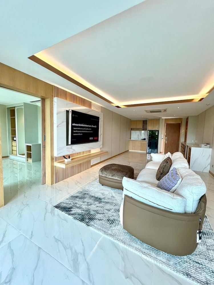 Luxtalay Khanom Hotel Grand Deluxe With Balcony 6