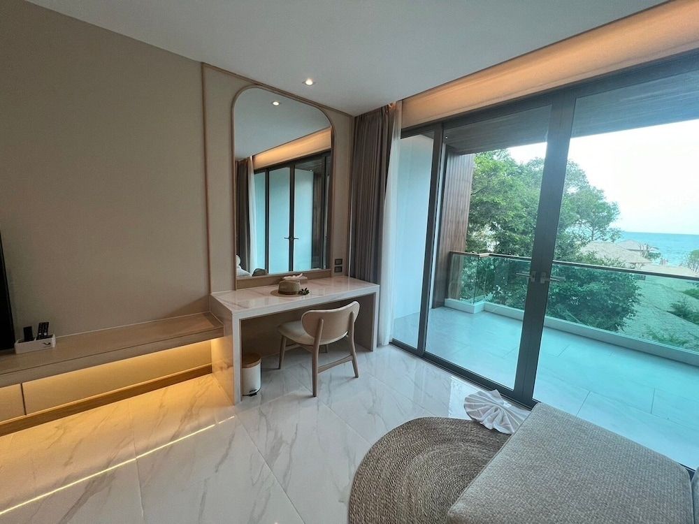 Luxtalay Khanom Hotel Executive Ocean View 8