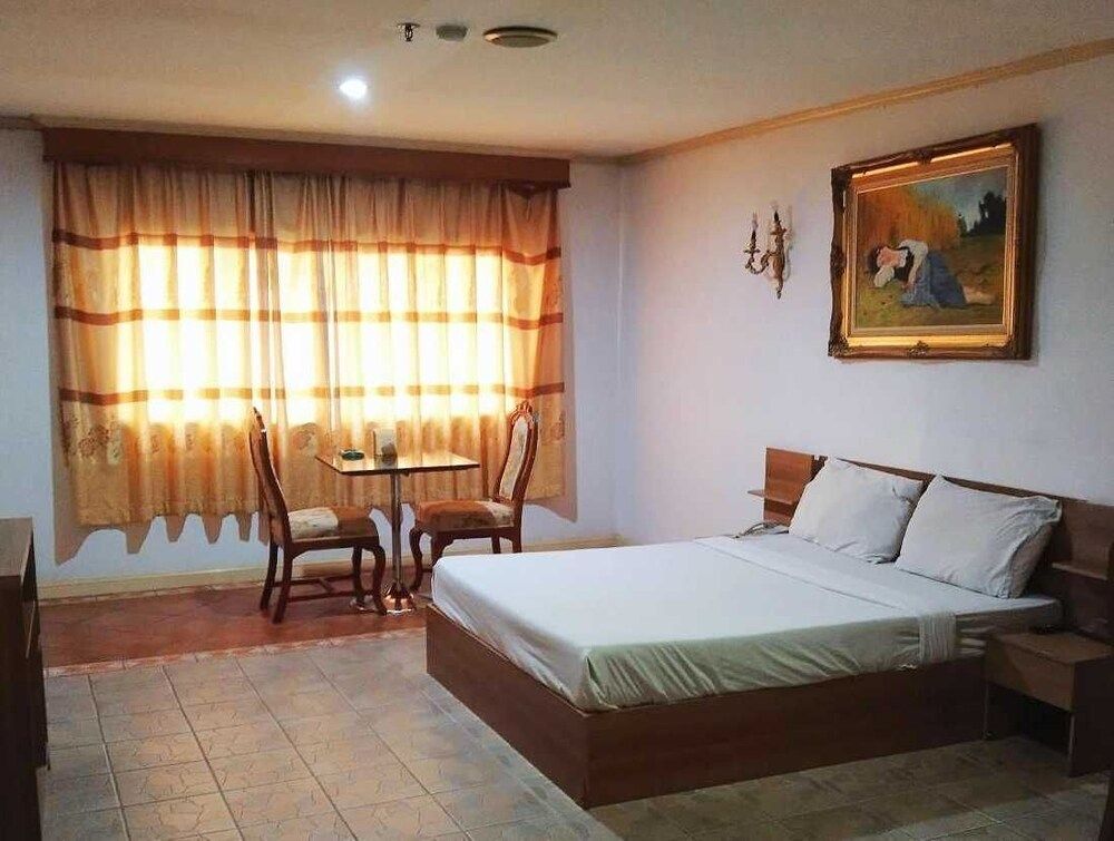OYO 75466 13 Coins Bang Yai Hotel Standard Double Room 2