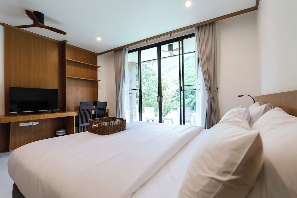 Tiger House River Kwai Deluxe Double Room 8