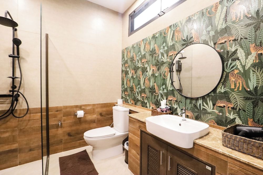 Tiger House River Kwai Deluxe Quadruple Room 9