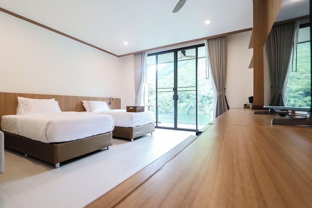 Tiger House River Kwai Deluxe Twin Room 4