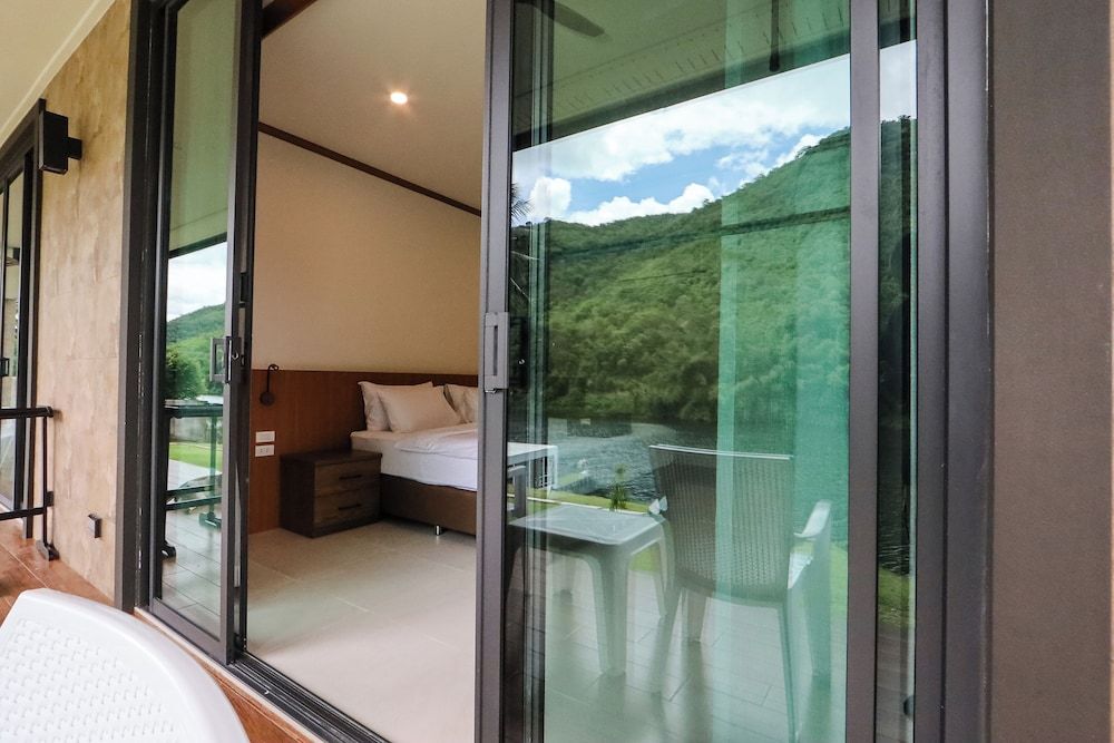 Tiger House River Kwai Deluxe Double Room 16