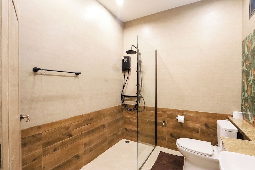 Tiger House River Kwai Deluxe Quadruple Room 8