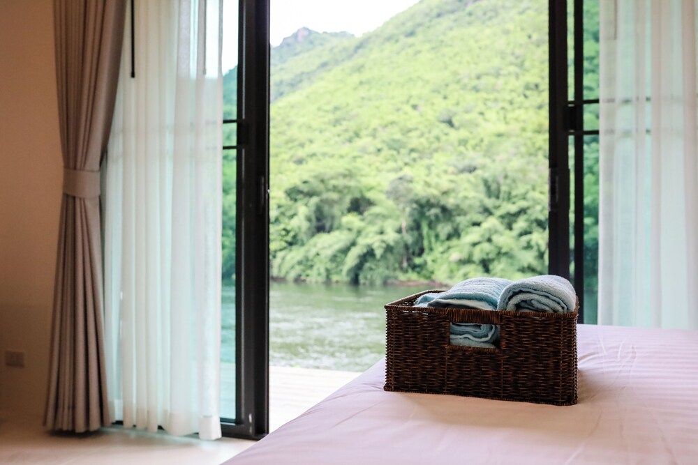 Tiger House River Kwai Deluxe Quadruple Room 15