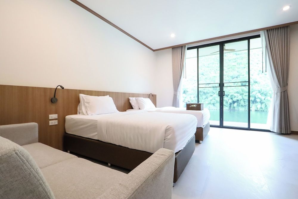 Tiger House River Kwai Deluxe Twin Room 8