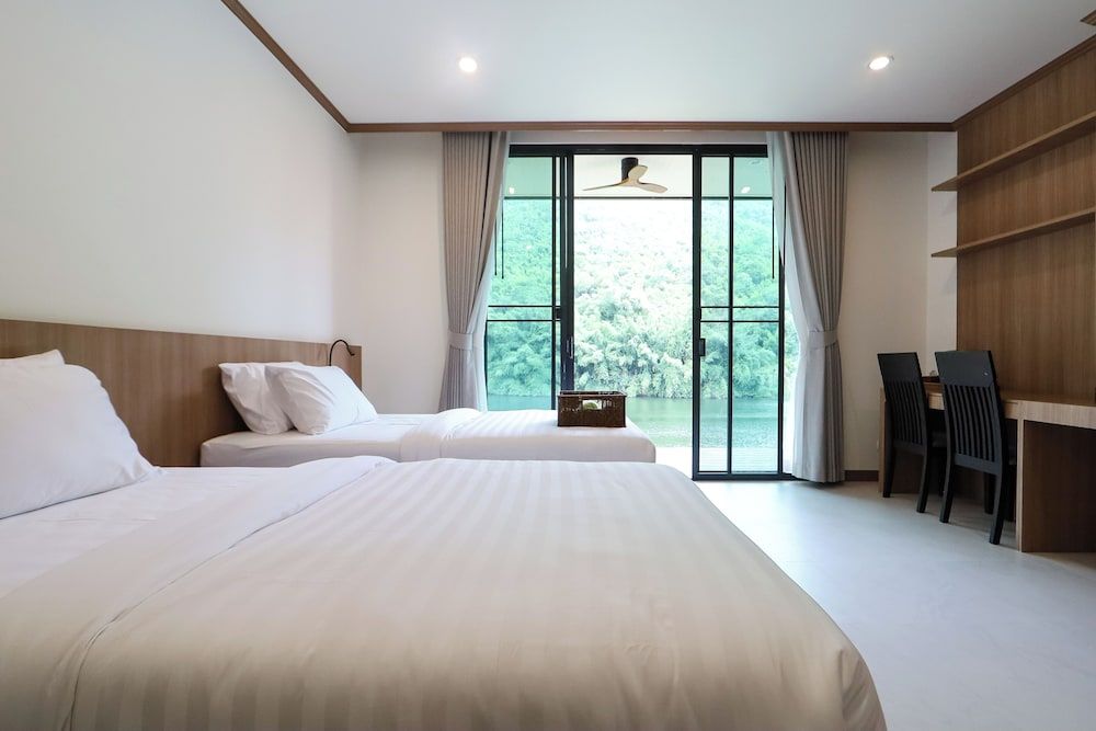 Tiger House River Kwai Deluxe Twin Room 9