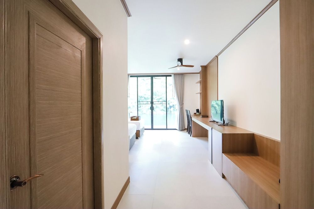 Tiger House River Kwai Deluxe Twin Room 16