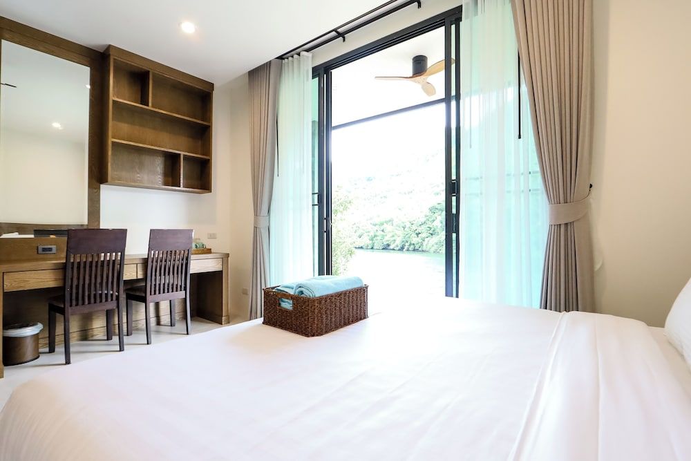 Tiger House River Kwai Deluxe Quadruple Room 4