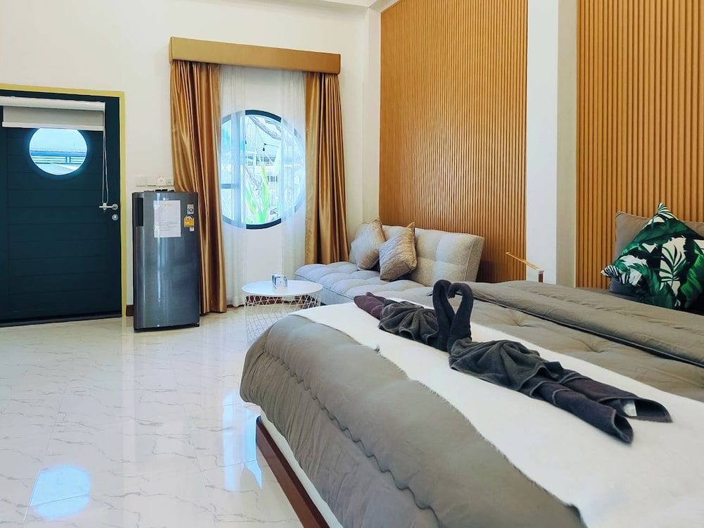 189Premier Villa Lamphun Junior Suite, Pool View 10