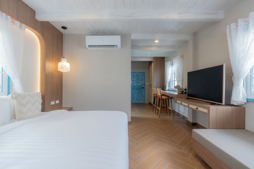 Cafe Suites 2, Deluxe Double Room