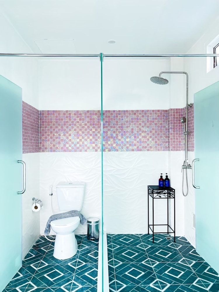 Baan Sailboat Beach Kohlarn Deluxe Double Room, Sea View 4