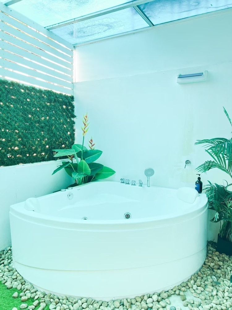 Baan Sailboat Beach Kohlarn Deluxe Double Room 4