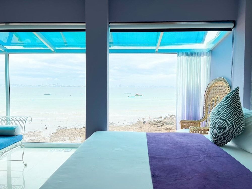 Baan Sailboat Beach Kohlarn Deluxe Double Room, Sea View 3