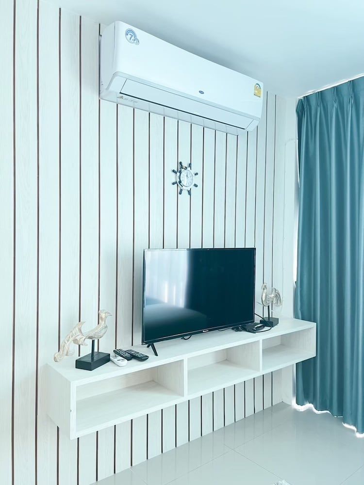 Baan Sailboat Beach Kohlarn Deluxe Suite, Bathtub 8