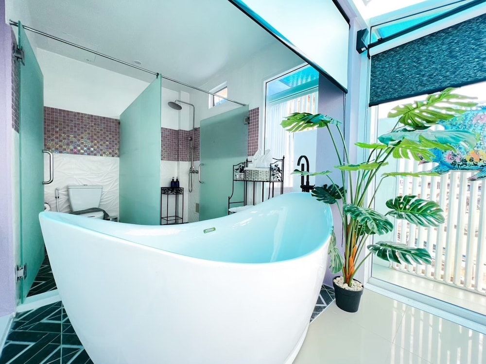 Baan Sailboat Beach Kohlarn Deluxe Double Room, Sea View 6