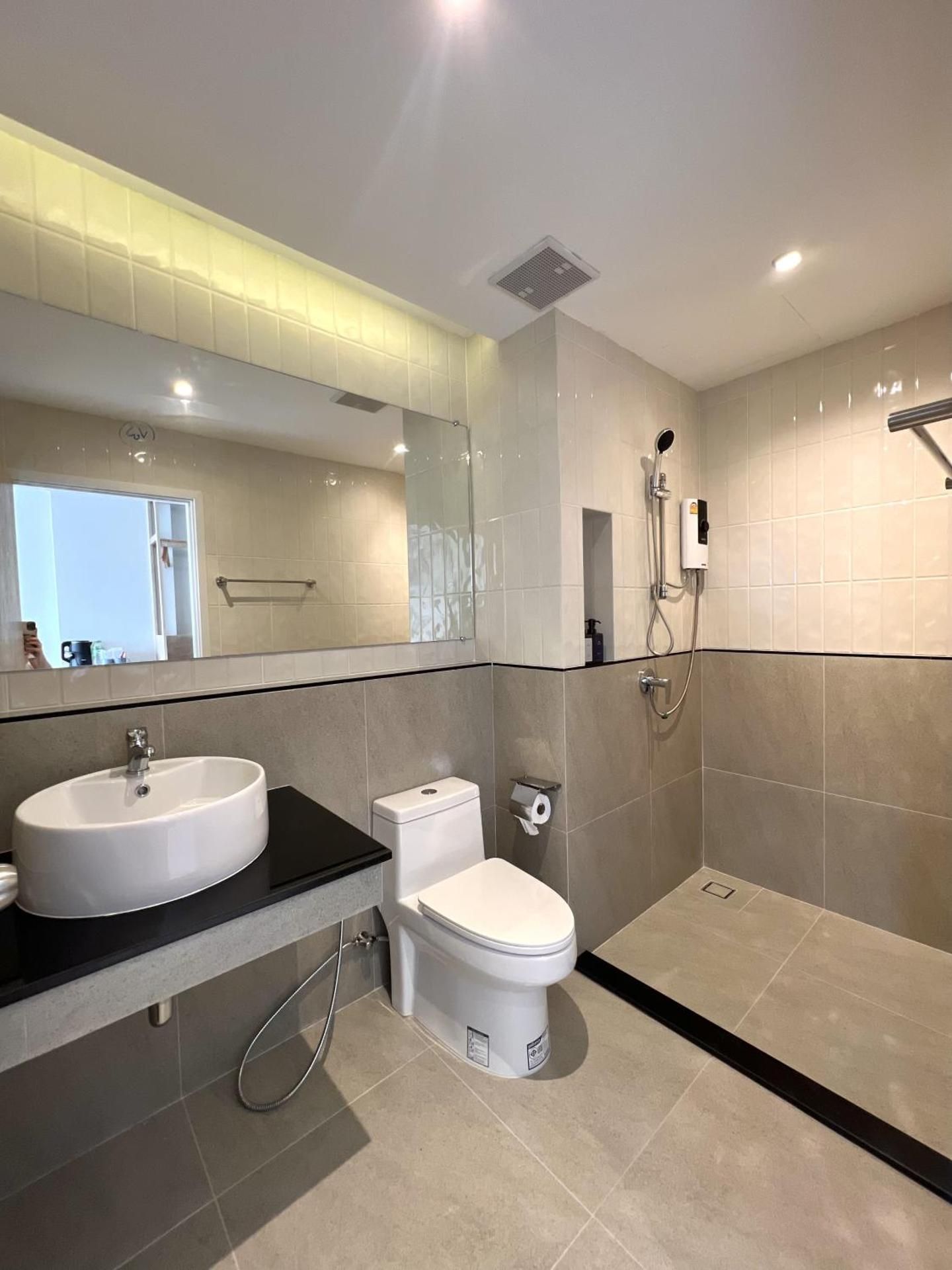 The Way hotel Ban Pong Deluxe Double Balcony Room 3