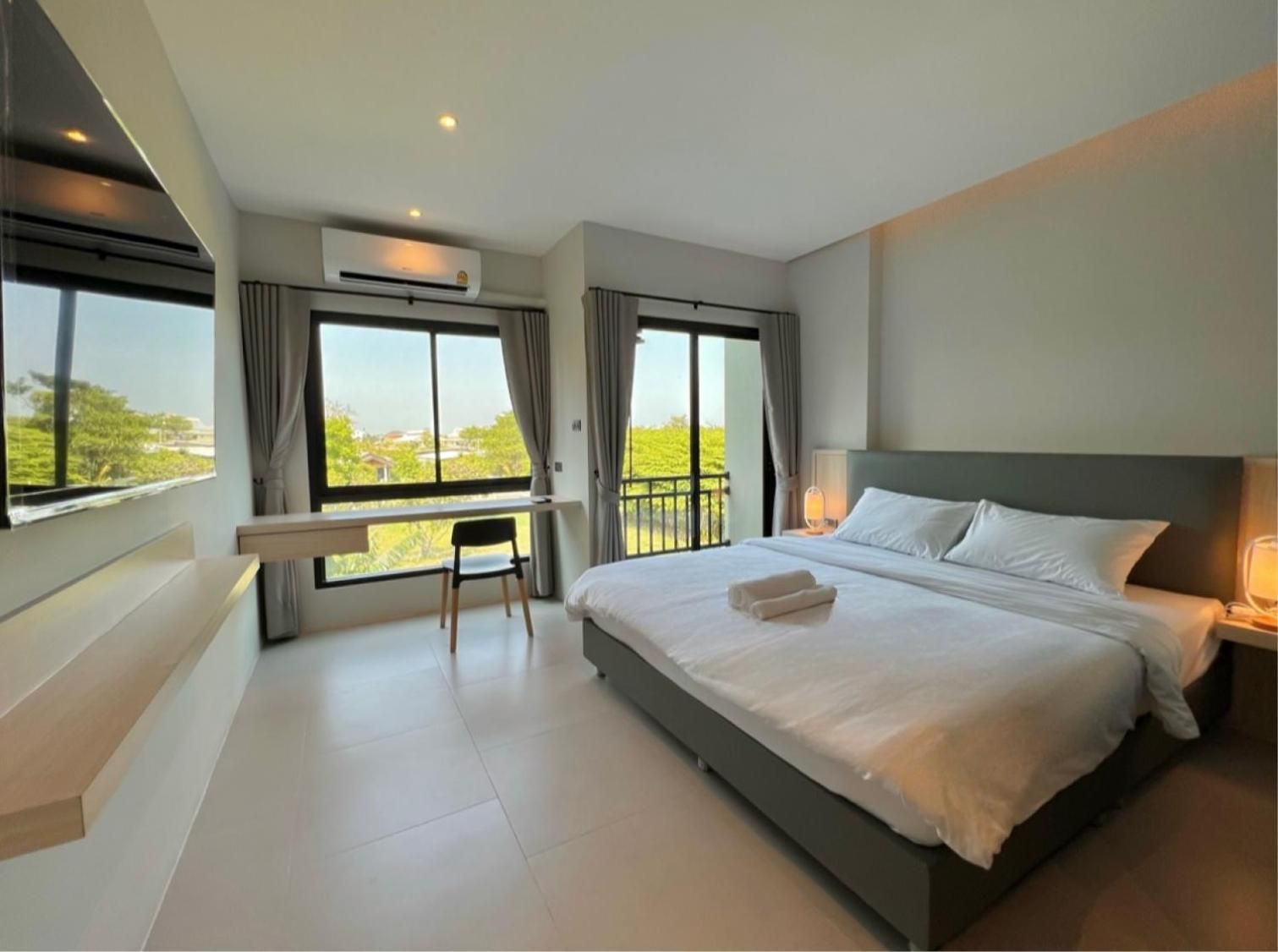 The Way hotel Ban Pong Deluxe Double Balcony Room