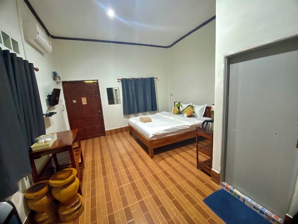 BaanKhunTong Chiang Khan Basic Room