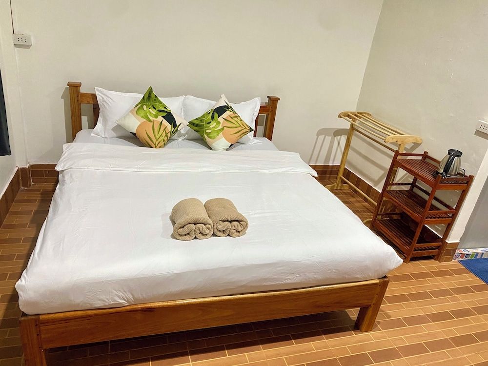 BaanKhunTong Chiang Khan Basic Room 2
