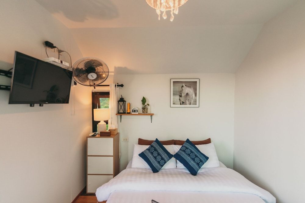 NJ Homestay Double House with Air conditioning, Hill View 3