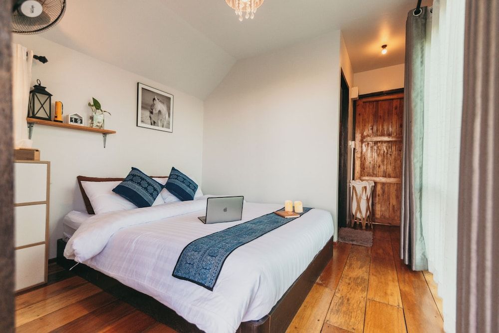 NJ Homestay Double House with Air conditioning, Hill View