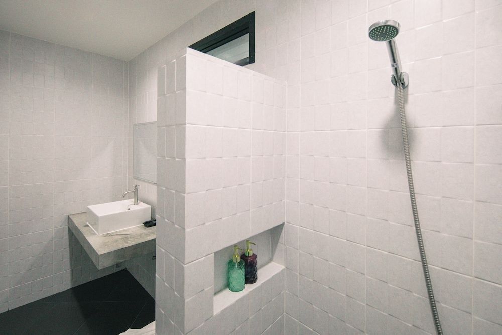 Chanakarn Pool Access Rawai Deluxe Double or Twin Room, Microwave 4