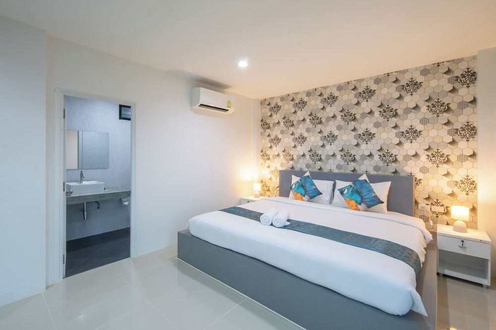 Chanakarn Pool Access Rawai Deluxe Double or Twin Room, Microwave