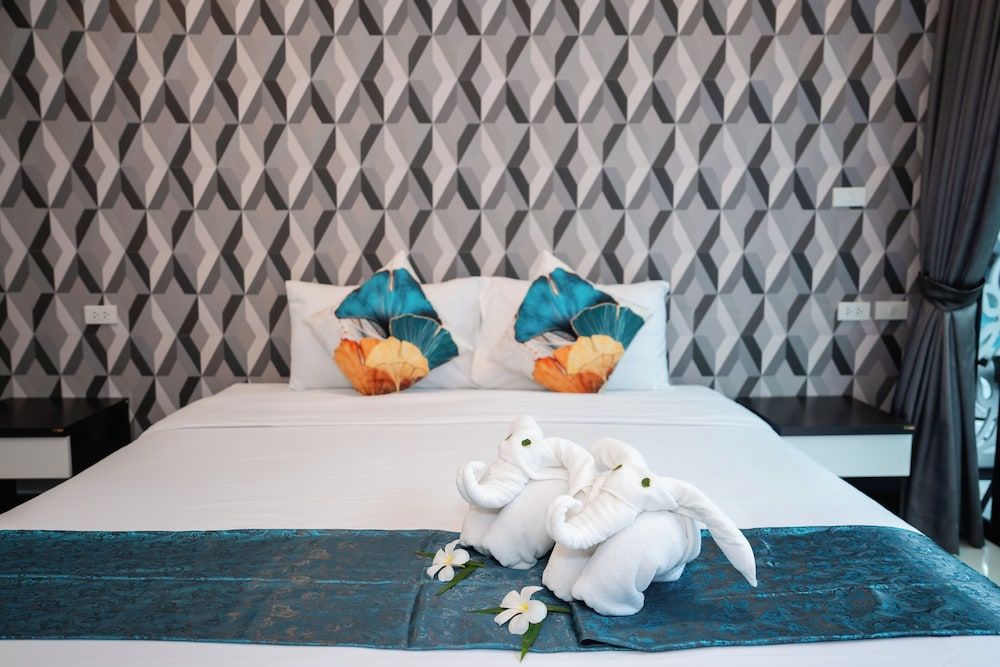 Chanakarn Pool Access Rawai Superior Double or Twin Room, Pool View 9