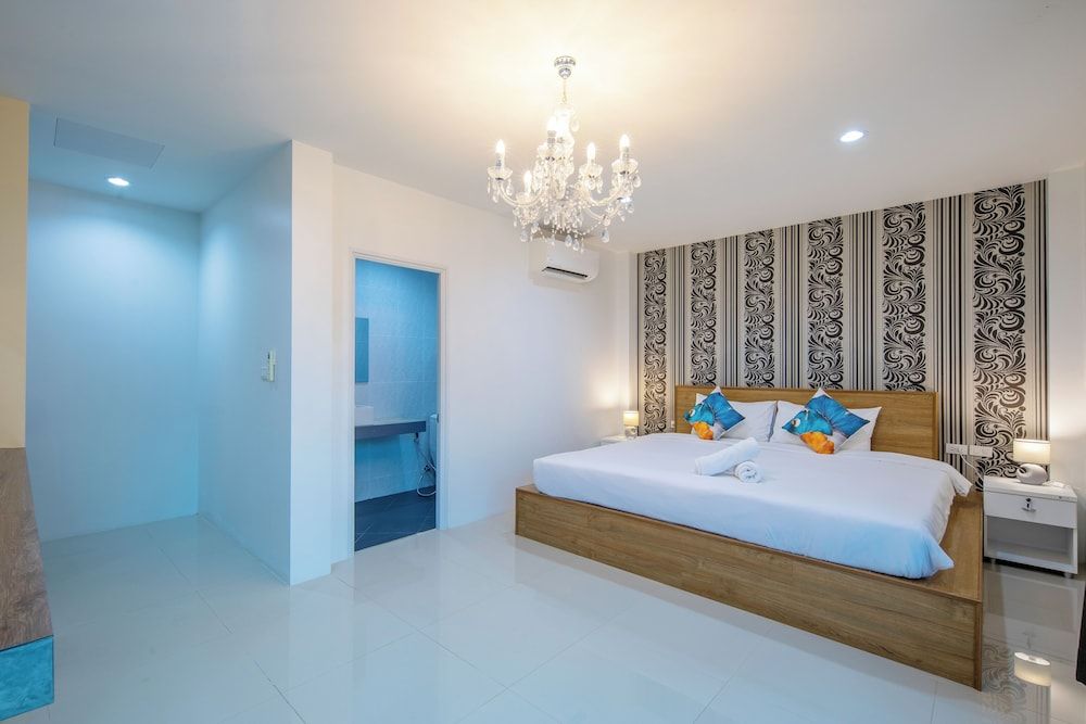Deluxe Double or Twin Room, 1 Queen Bed, Microwave, Poolside