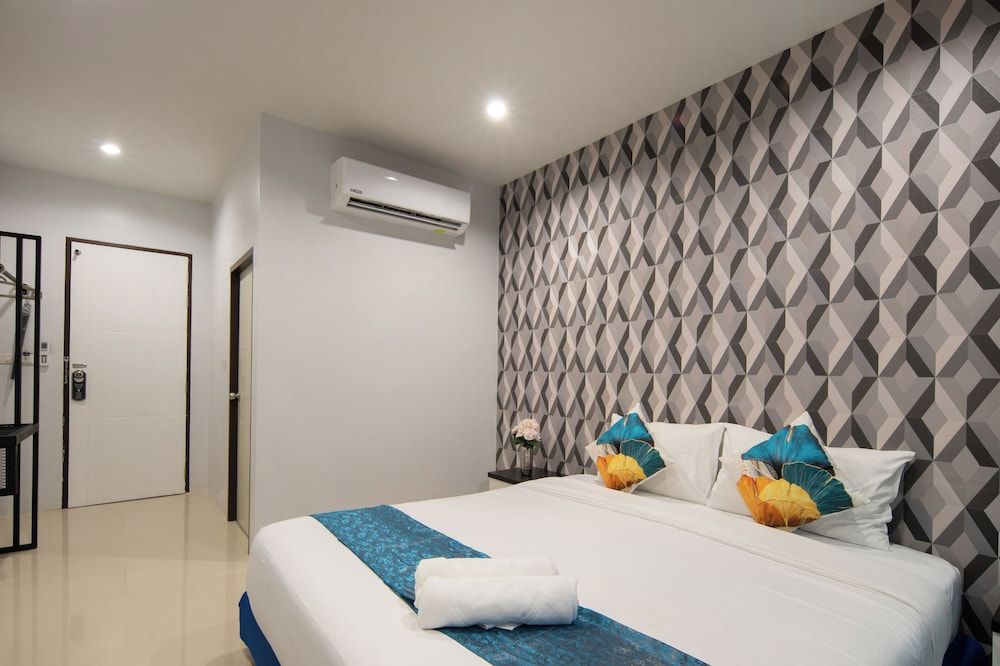 Chanakarn Pool Access Rawai Superior Double or Twin Room, Pool View 5