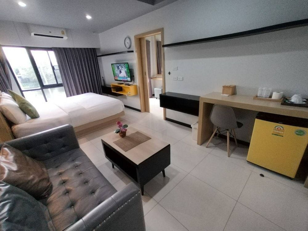 Baan Bangkok 97 Hotel Deluxe King Room 15