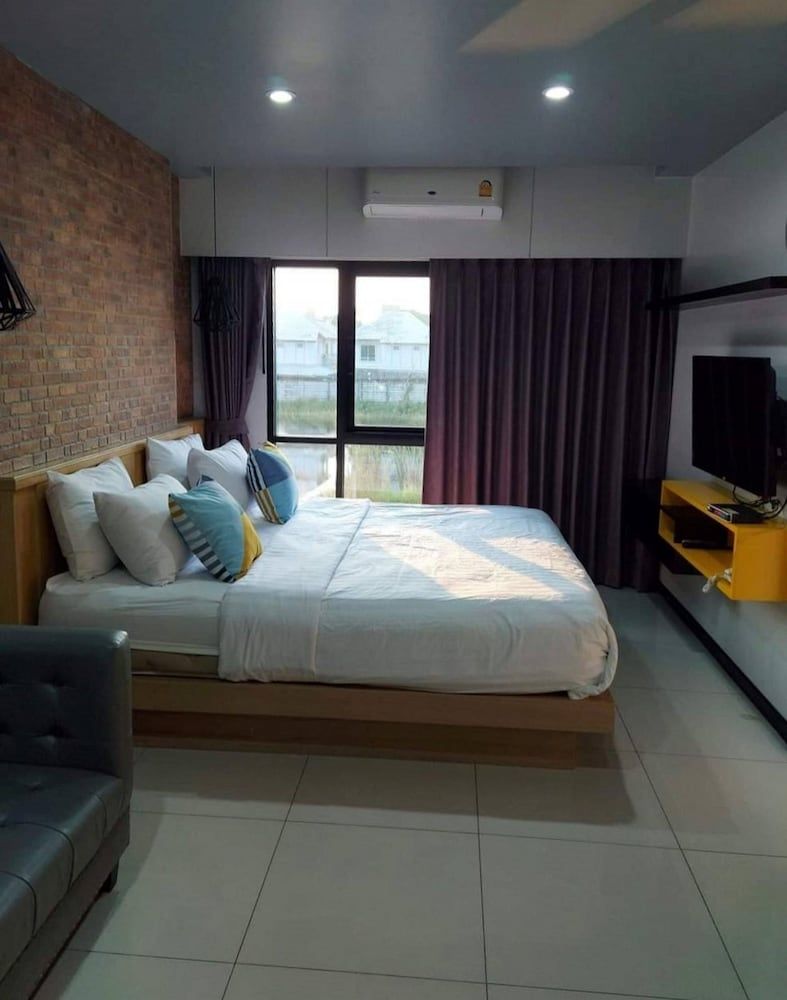 Baan Bangkok 97 Hotel Deluxe King Room 6