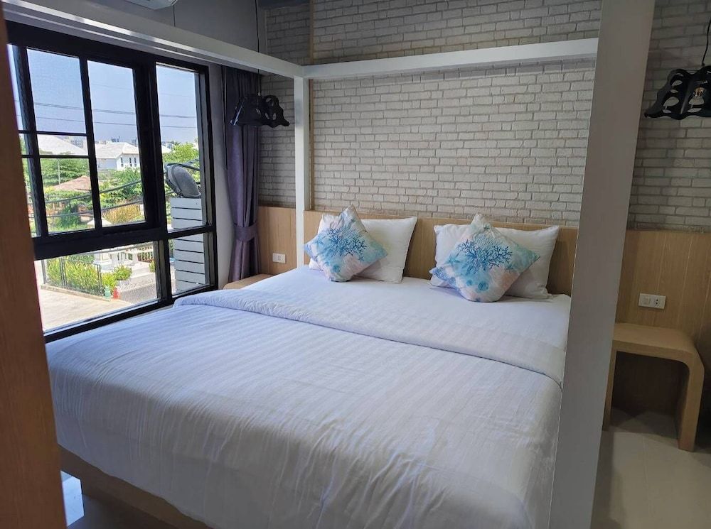 Baan Bangkok 97 Hotel Deluxe King Room 14