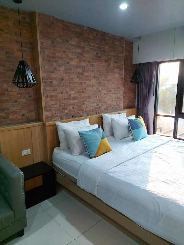 Baan Bangkok 97 Hotel Deluxe King Room 8