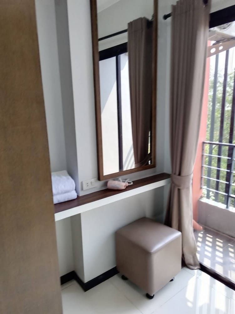 Baan Bangkok 97 Hotel Deluxe Twin Room 10