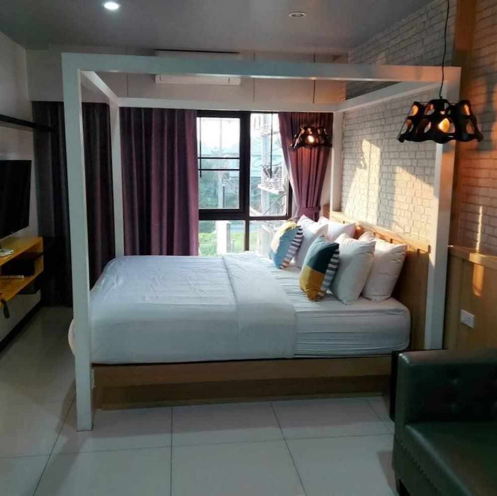 Baan Bangkok 97 Hotel Deluxe King Room 3