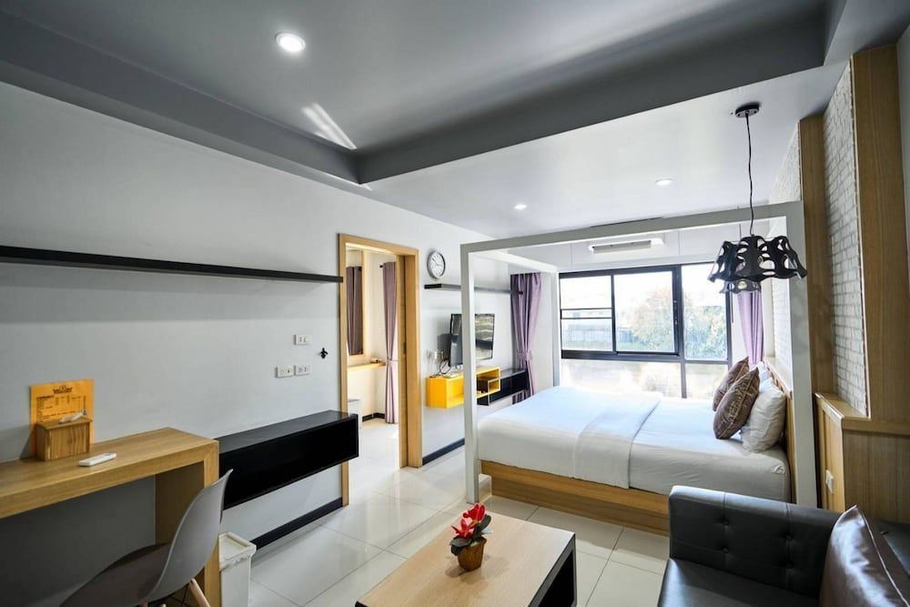 Baan Bangkok 97 Hotel Deluxe King Room 5