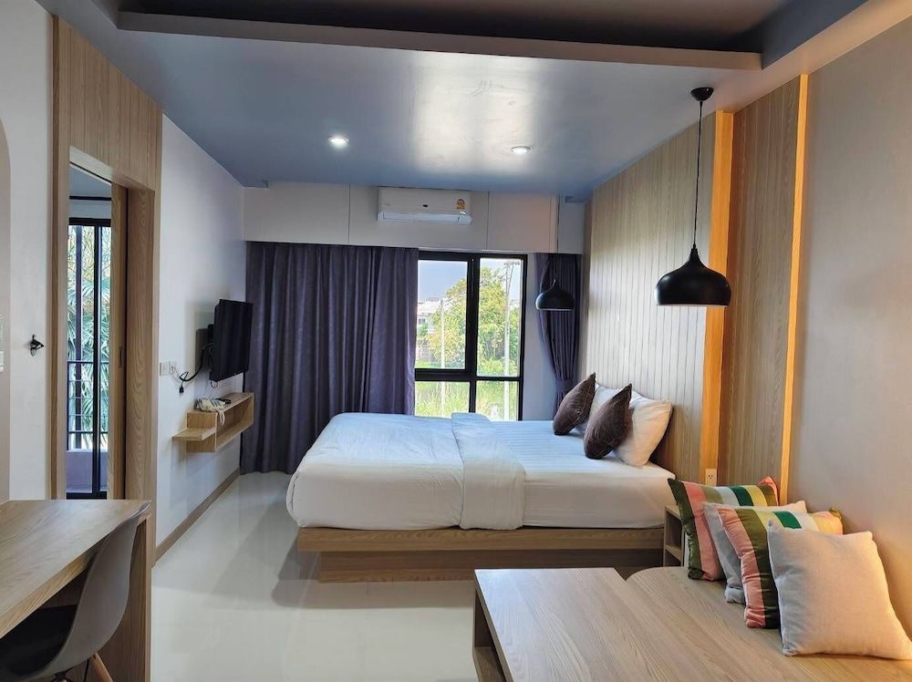 Baan Bangkok 97 Hotel Deluxe King Room 13