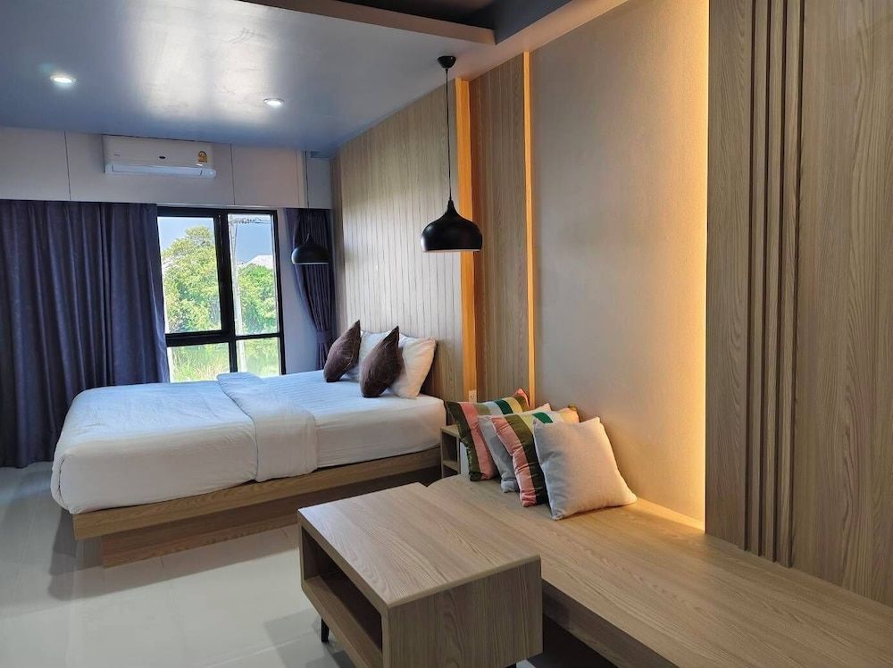 Baan Bangkok 97 Hotel Deluxe King Room 12