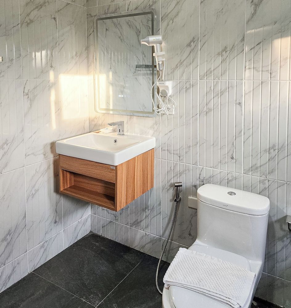 J Park Pakchong Deluxe Room with Bathtub 9