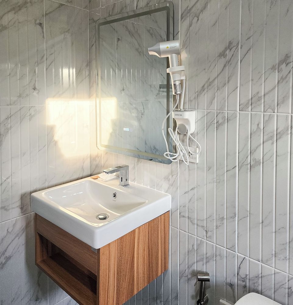 J Park Pakchong Deluxe Room with Bathtub 5