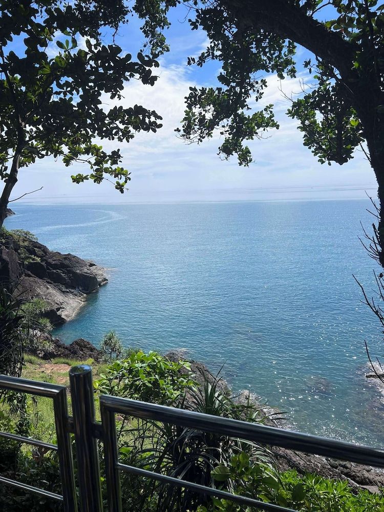 Padel Lodge Koh Chang Deluxe Bungalow, Sea View 10