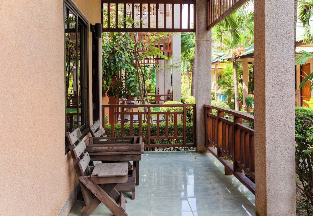 Traditional Bungalow, Garden View