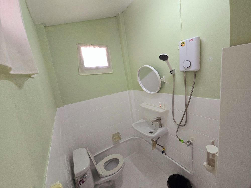 Baan Puen Poonsuk Economy Double Room 4
